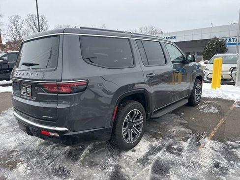 Used 2022 Jeep Wagoneer Series III w/ Flexible Seating Group image 10