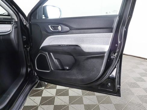 Used 2022 Jeep Compass Latitude image 23