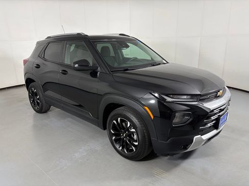 Certified 2023 Chevrolet TrailBlazer LT w/ Convenience Package FWD image 2