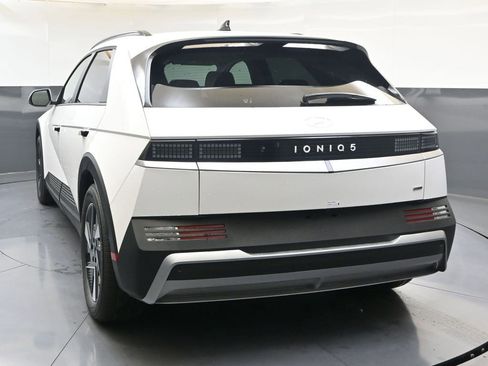 New 2025 Hyundai Ioniq 5 SEL image 4