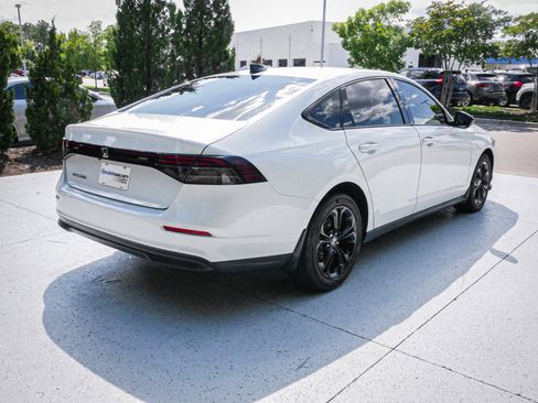 Used 2025 Honda Accord SE image 11
