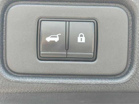 Used 2025 Nissan Pathfinder SV AWD/4WD image 30