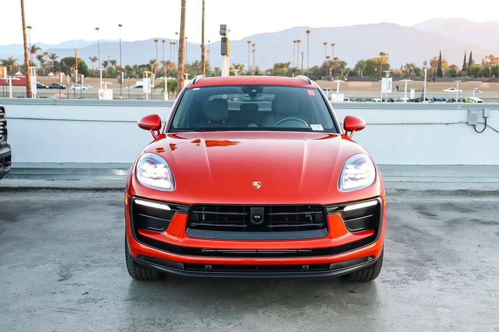 Used 2024 Porsche Macan AWD/4WD image 3