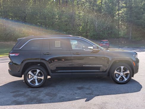 Used 2025 Jeep Grand Cherokee Limited w/ Luxury Tech Group II image 10