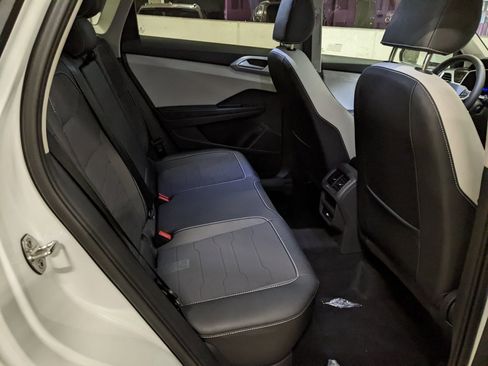 New 2025 Volkswagen Taos SE image 25