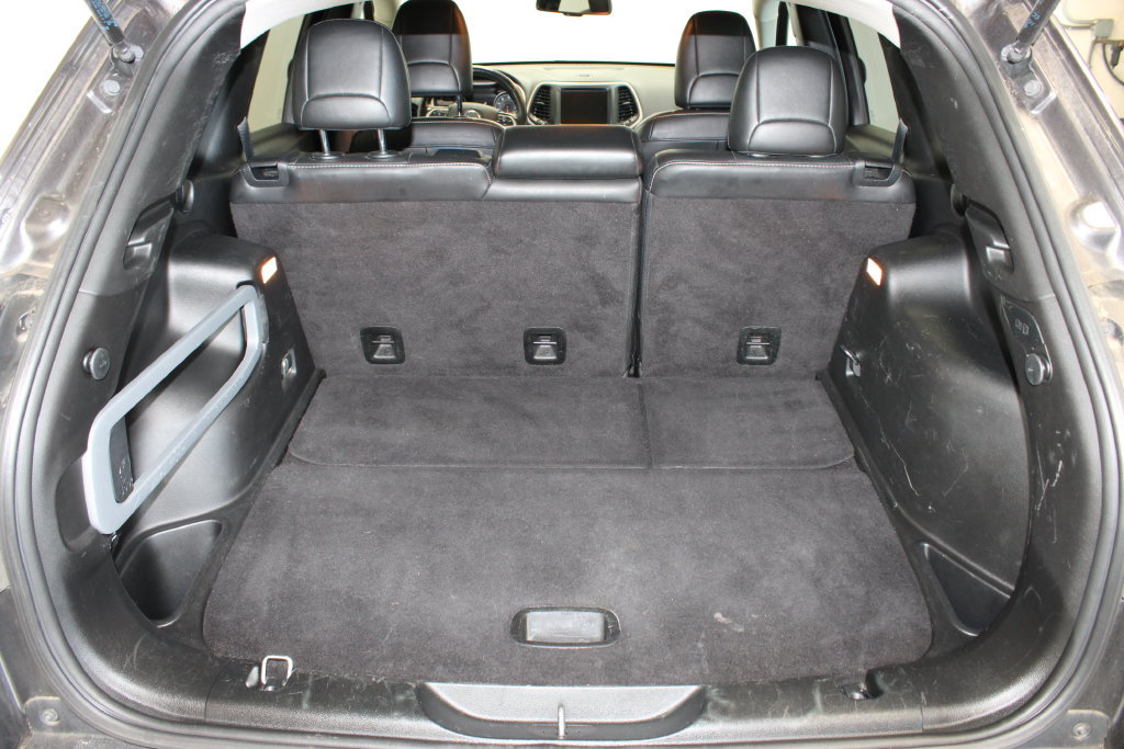 Used 2017 Jeep Cherokee Limited FWD image 6