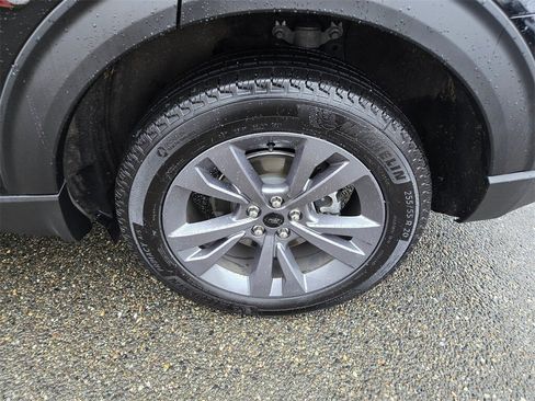 Used 2024 Ford Explorer XLT w/ Equipment Group 202A image 9