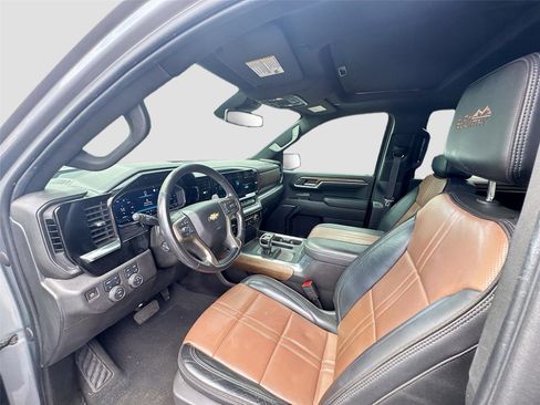 Used 2023 Chevrolet Silverado 1500 High Country w/ Z71 Off-Road Package image 11