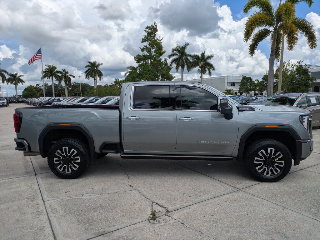 Used 2024 GMC Sierra 2500 Denali Ultimate AWD/4WD image 3