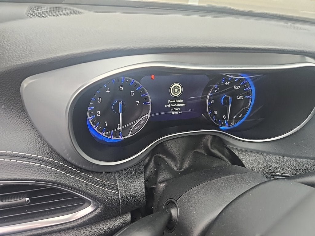 Used 2026 Chrysler Pacifica Limited FWD image 9
