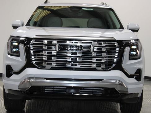 New 2026 GMC Terrain Denali w/ LPO, Black Badging Package image 2