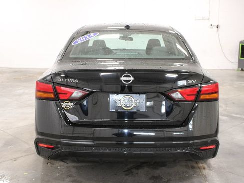 Used 2024 Nissan Altima 2.5 SV FWD image 8