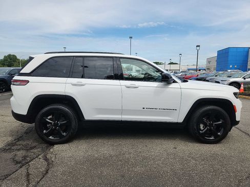 Used 2023 Jeep Grand Cherokee Limited w/ Black Appearance Package AWD/4WD image 7