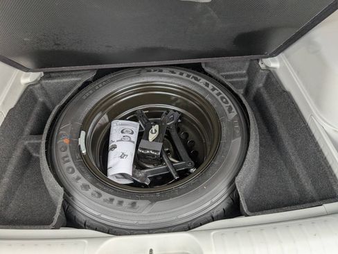 Used 2019 Jeep Cherokee Limited w/ Trailer Tow Group AWD/4WD image 14