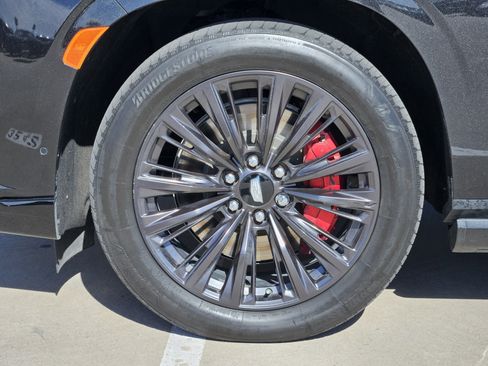 Used 2024 Cadillac Escalade ESV V w/ LPO, ONYX Package image 14