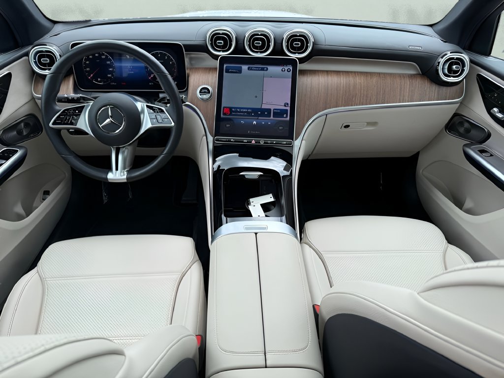 Used 2023 Mercedes-Benz GLC 300 4MATIC w/ Exclusive Trim Package image 16