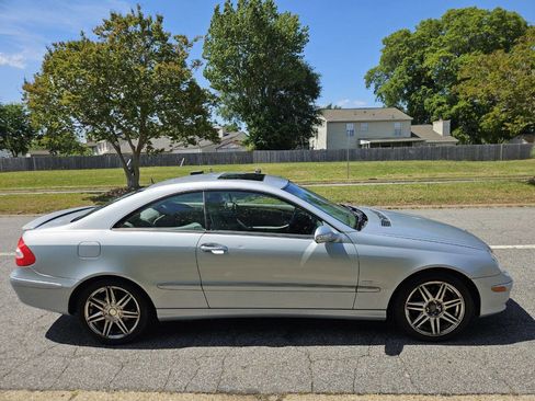 Used 2005 Mercedes-Benz CLK 320 Coupe image 6