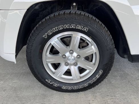 Used 2010 Jeep Grand Cherokee Limited AWD/4WD image 28