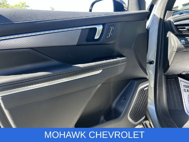Used 2025 Buick Enclave Sport Touring w/ Power Package AWD/4WD image 23