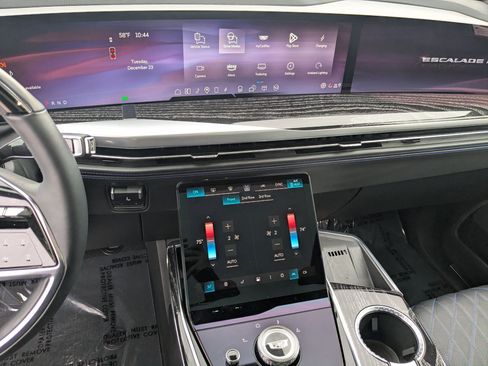 Certified 2025 Cadillac Escalade IQ Sport 1 w/ Smart Trailering package image 16