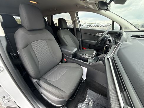 Used 2025 Kia Sportage LX FWD image 25