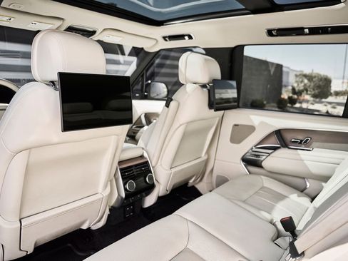 Used 2024 Land Rover Range Rover Long Wheelbase SE image 36