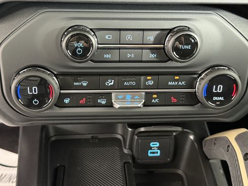 New 2025 Ford Bronco Badlands image 23