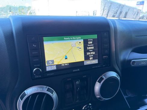 Used 2015 Jeep Wrangler Unlimited Sahara w/ Connectivity Group AWD/4WD image 17