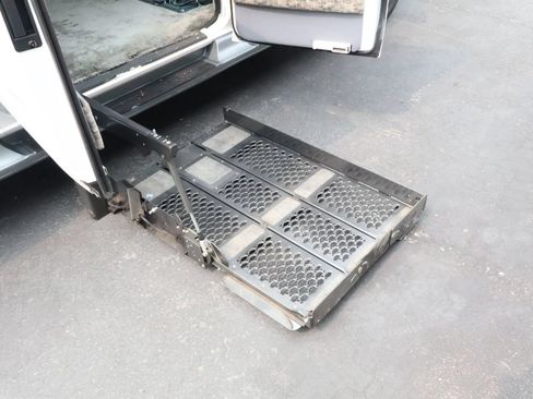 Used 2000 Ford E-150 and Econoline 150 RWD image 3