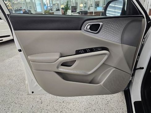 Used 2021 Kia Soul LX image 25