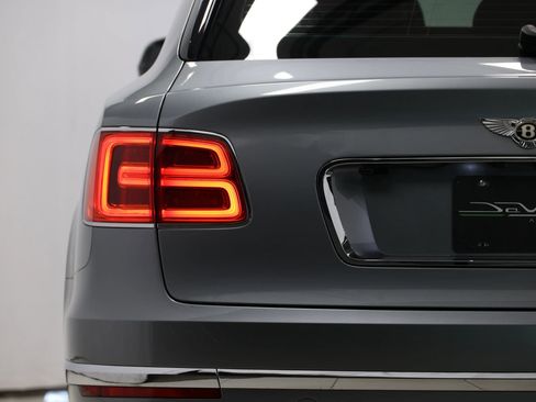 Used 2019 Bentley Bentayga image 63
