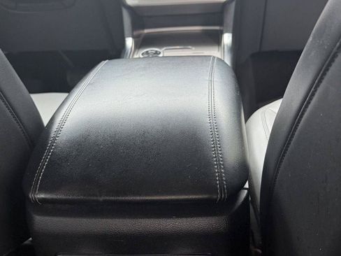 Used 2021 Ford Explorer XLT w/ Equipment Group 202A AWD/4WD image 26