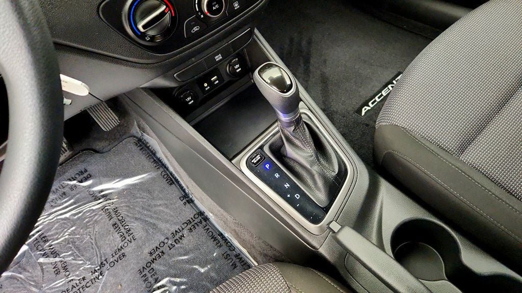Used 2020 Hyundai Accent SE FWD image 16