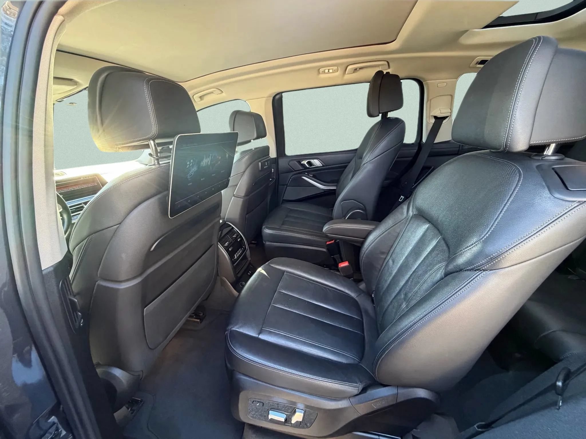 Used 2019 BMW X7 xDrive40i w/ Premium Package AWD/4WD image 24