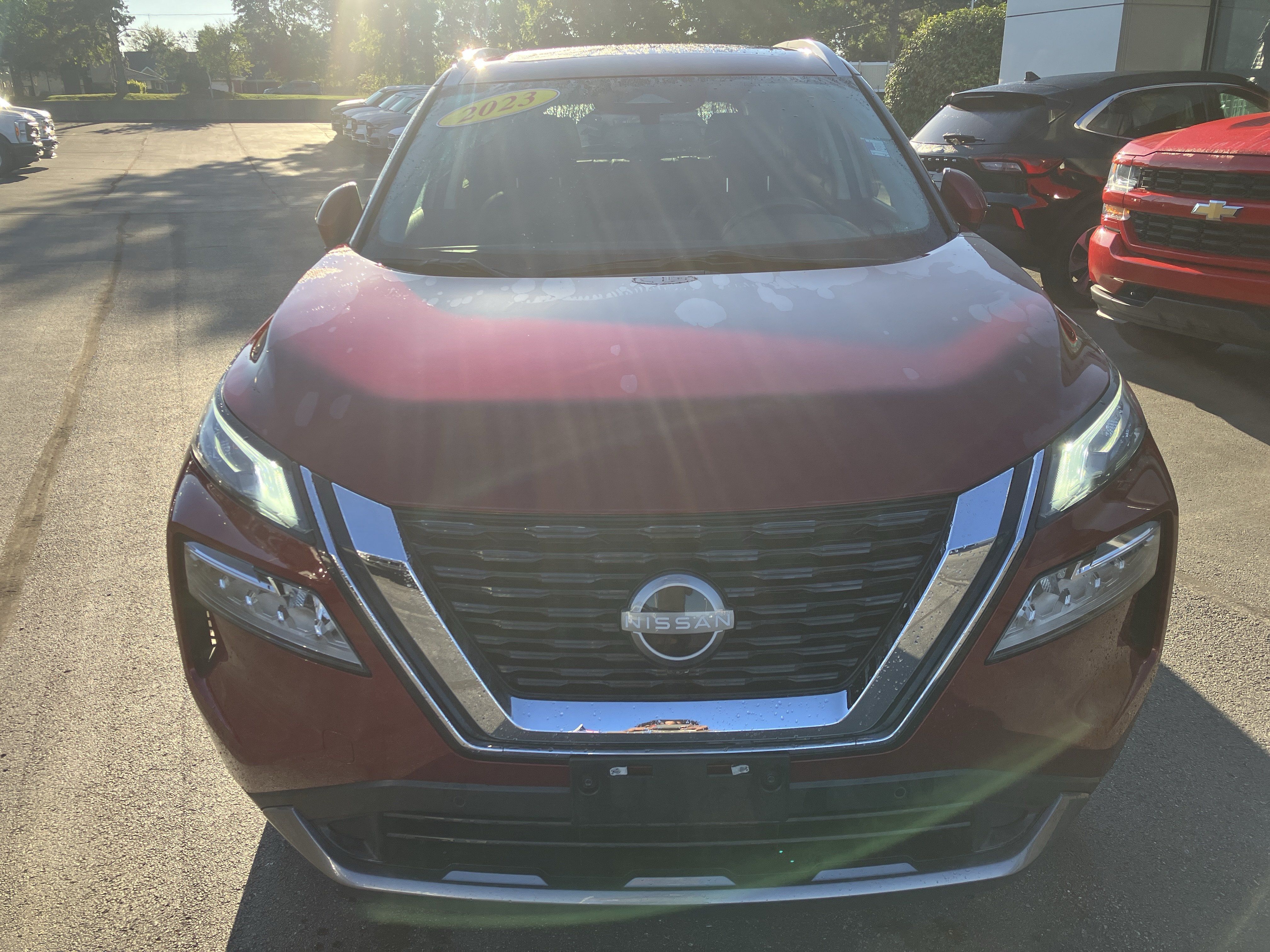 Used 2023 Nissan Rogue SL AWD/4WD image 2