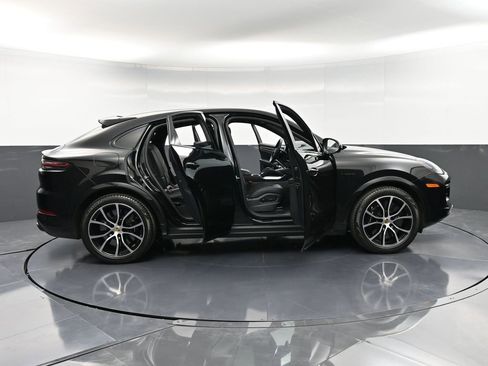 Used 2023 Porsche Cayenne Turbo S image 40