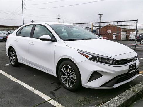 Used 2023 Kia Forte LXS w/ LXS Technology Package image 5