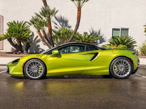 Used 2025 McLaren Artura Spider image 18