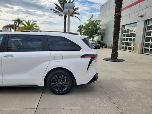 Certified 2025 Toyota Sienna XSE w/ XSE Plus Package AWD/4WD image 4