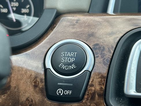 Used 2013 BMW 750Li image 24