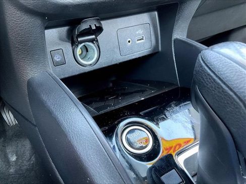 Used 2025 Nissan Versa SV FWD image 17