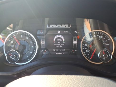 Used 2024 RAM 1500 Laramie AWD/4WD image 10
