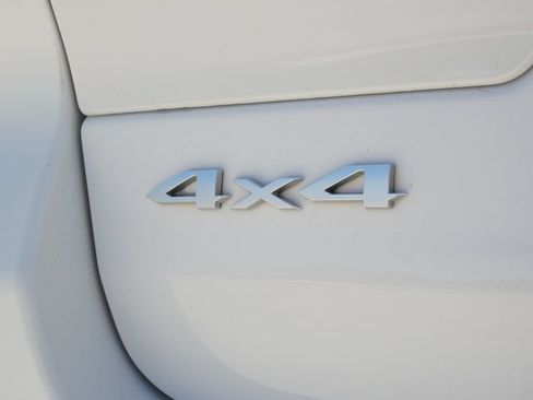 Used 2025 Jeep Grand Cherokee Laredo X AWD/4WD image 10