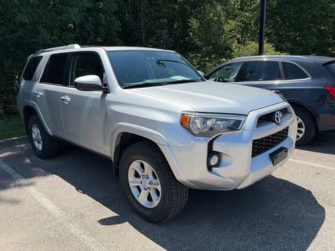 Used 2014 Toyota 4Runner SR5 AWD/4WD image 3