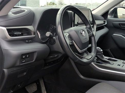 Certified 2023 Toyota Highlander LE image 14