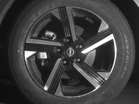 Used 2025 Nissan Sentra SV FWD image 12