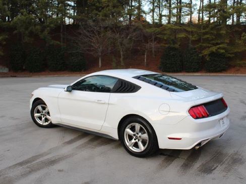 Used 2016 Ford Mustang Coupe image 3