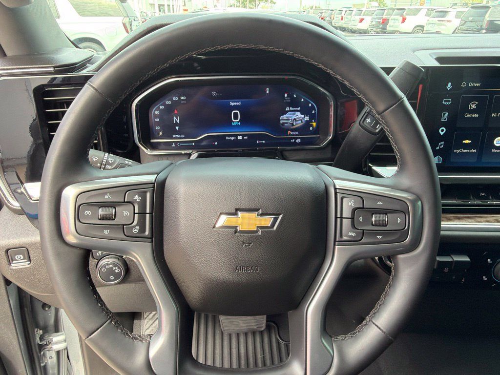 Used 2025 Chevrolet Silverado 1500 LT AWD/4WD image 25