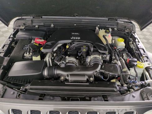 Used 2019 Jeep Wrangler Unlimited Sahara AWD/4WD image 24