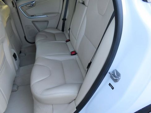 Used 2016 Volvo XC60 T5 Premier w/ Proximity Package AWD/4WD image 12